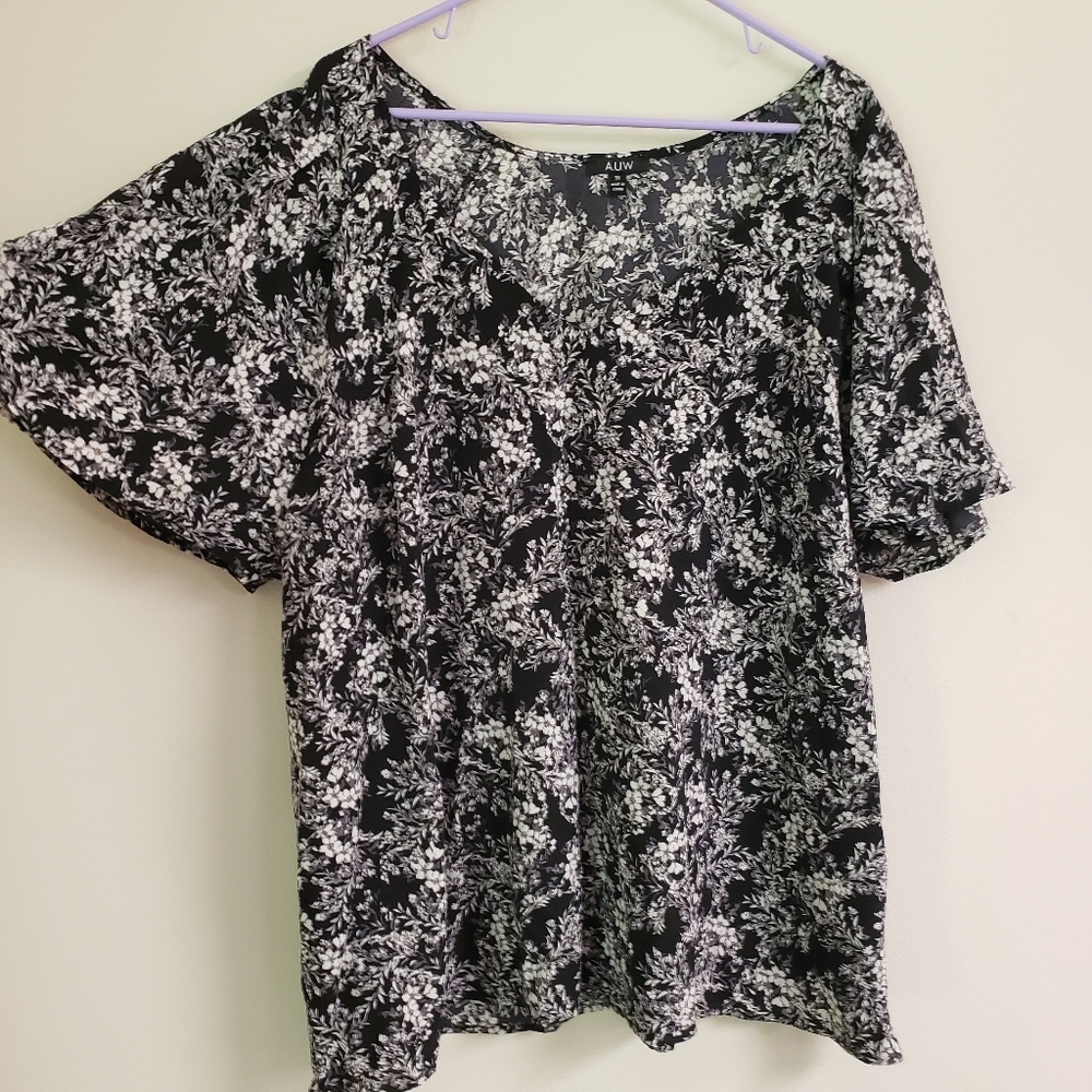 A.U.W short sleeve floral blouse size 3x